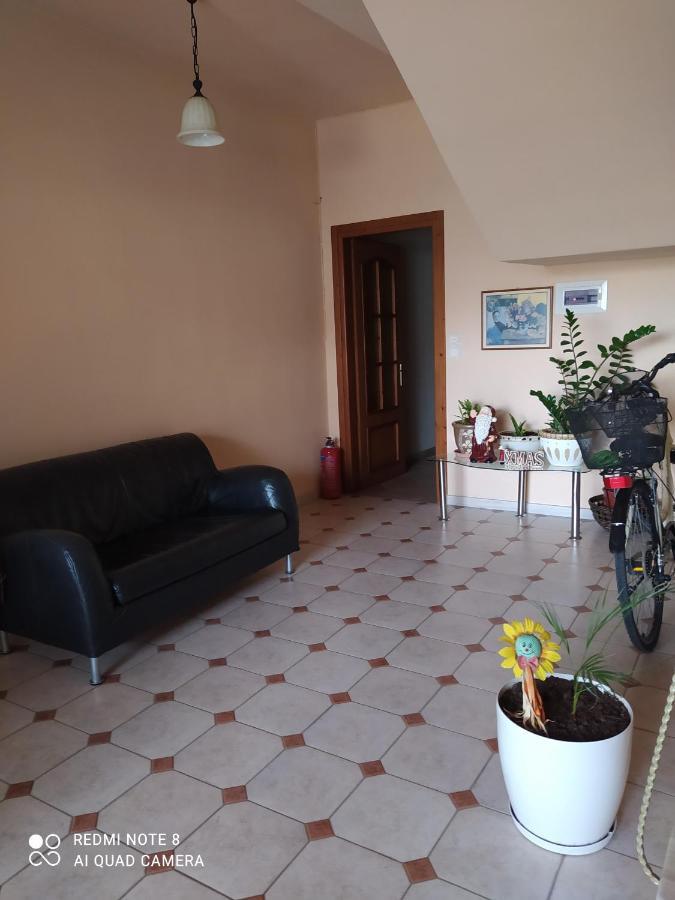 Διαμέρισμα Με Κήπο Orestias Bagian luar foto